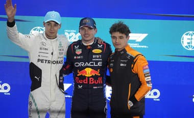 Max Verstappen (v strede) a Lando Norris (vpravo) sú najväčšími favoritmi na titul.