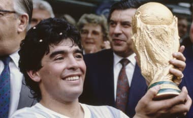 Súd hľadá vinníka v prípade Maradonovej smrti: Ukázali mŕtvolu legendárneho futbalistu!