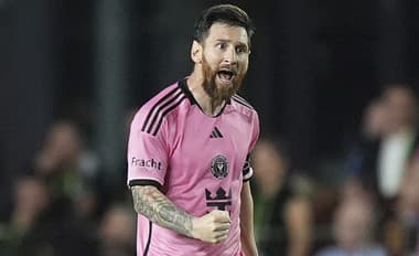 Fanúšikovia zúria: Messi pred zápasom pošliapal dres Barcelony!