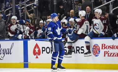 Coloradu skončila bodová šnúra: K víťaznému gólu Torontu pomohol rozhodca