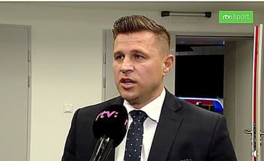 Známy futbalový expert má problém: Trénuje na čierno?