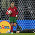 Ronaldo to za teatrálne gesto schytáva: Českému brankárovi sa vysmial do tváre!