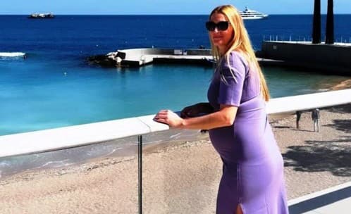 Kvitová sa lúčila s Monakom: V odvážnych šatách odhalila tehotenské krivky