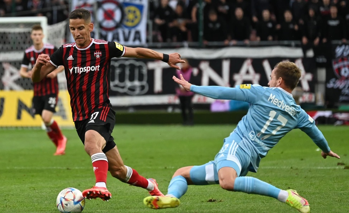 Futbalisti Spartaka Trnava remizovali v nedeľnom zápase 11. kola Fortuna ligy so Slovanom Bratislava 0:0. Prvé derby v tejto sezóne sa ...