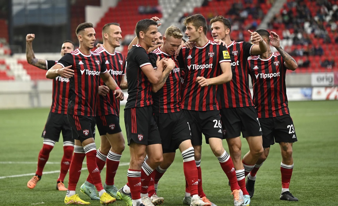 Futbalisti FC Spartak Trnava zvíťazili na ihrisku AS Trenčín 2:0 v nedeľňajšom zápase 10. kola Fortuna ligy. S 18 bodmi sa posunuli na ...