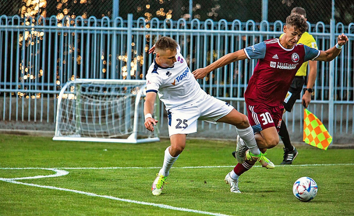 Raketový štart! Vekom dorastenec, no už kope za mužov. A nie je iba do počtu. Mladý útočník Podbrezovej Andy Masaryk (17) dal o sebe ...