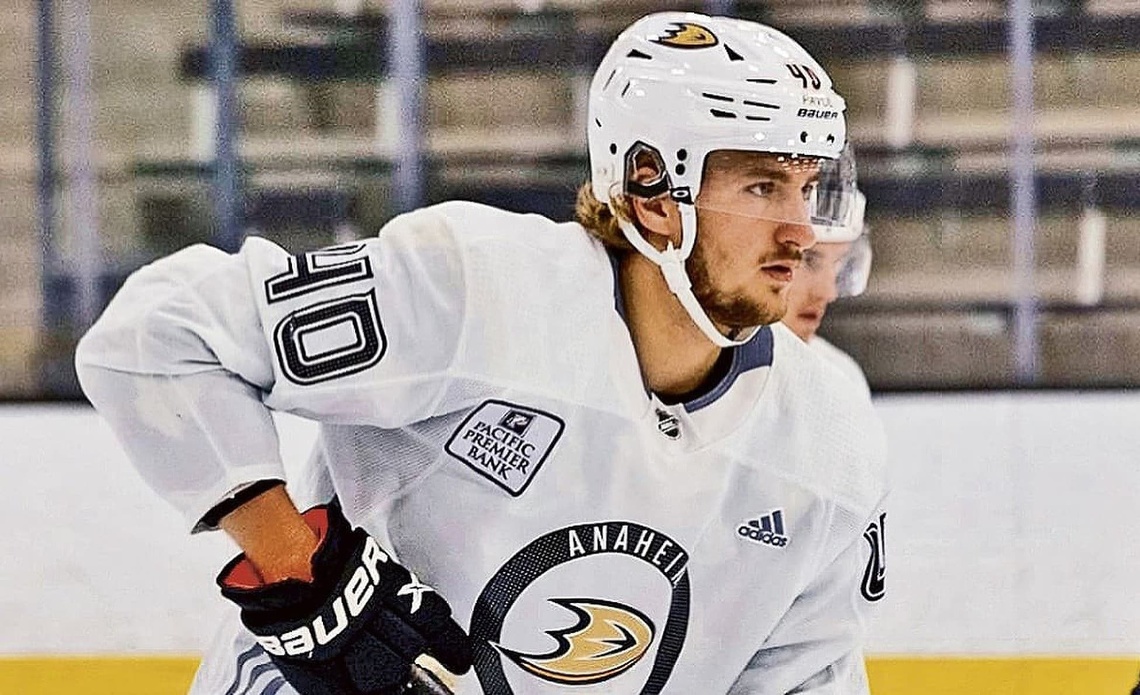 Slovenský hokejista Pavol Regenda (22) si v prípravnom zápase pred štartom novej sezóny NHL pripísal na konto asistenciu.