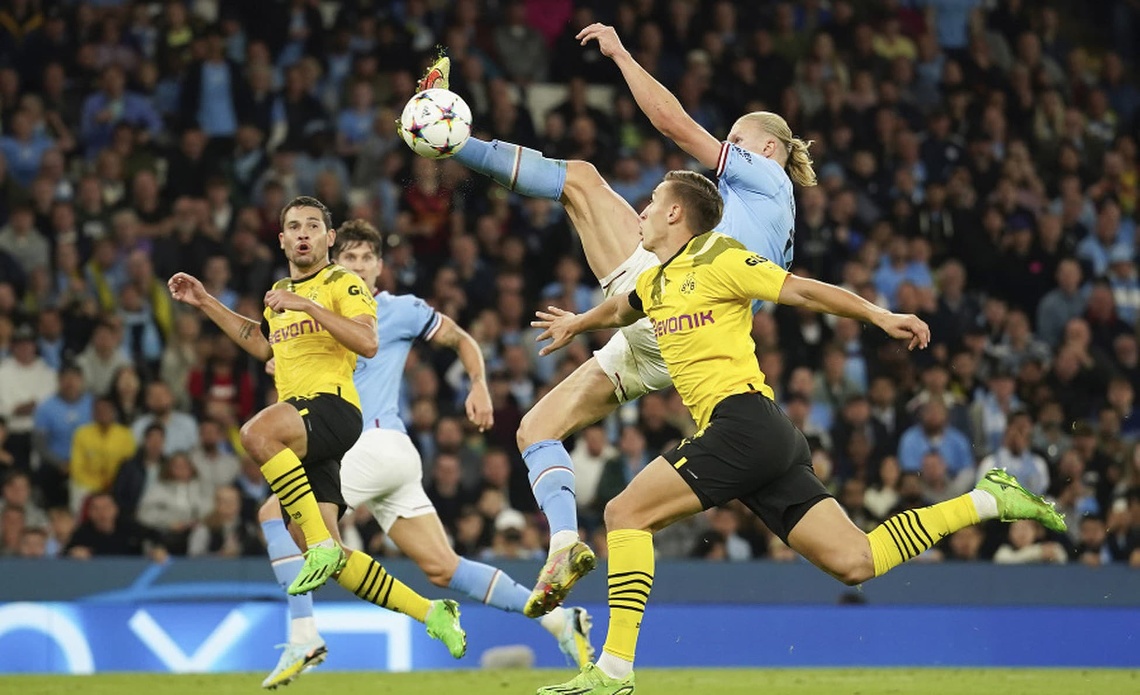 Futbalisti Manchestru City zvíťazili v šlágri stredajšieho programu Ligy majstrov nad Dortmundom 2:1. Domáci otočili nepriaznivý stav ...