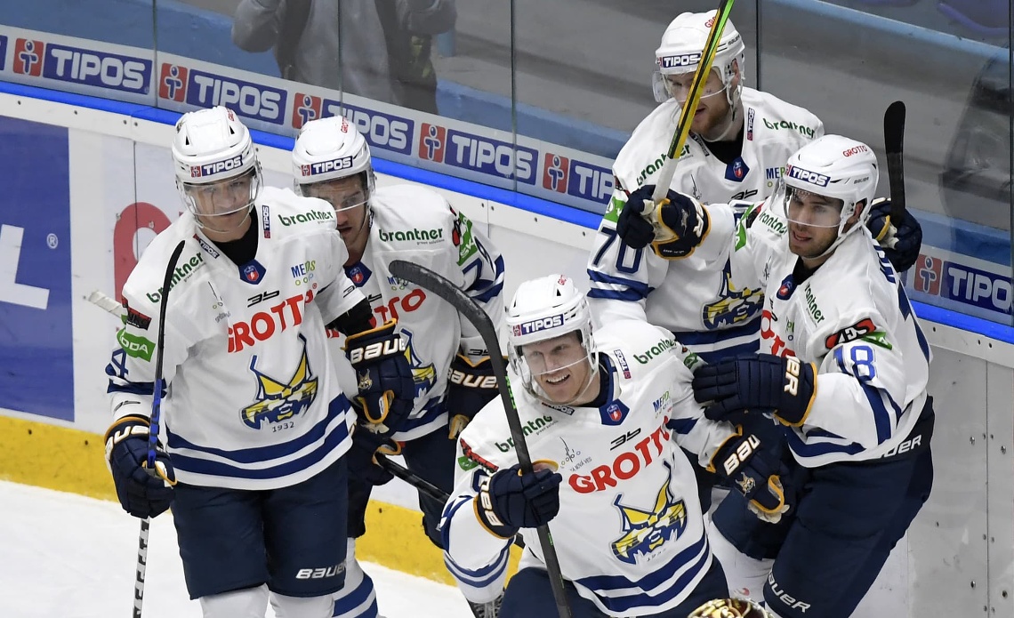 Hokejisti HK GROTTO Spišská Nová Ves zvíťazili v 5. kole Tipos extraligy nad HC Slovan Bratislava 2:1 po predĺžení.