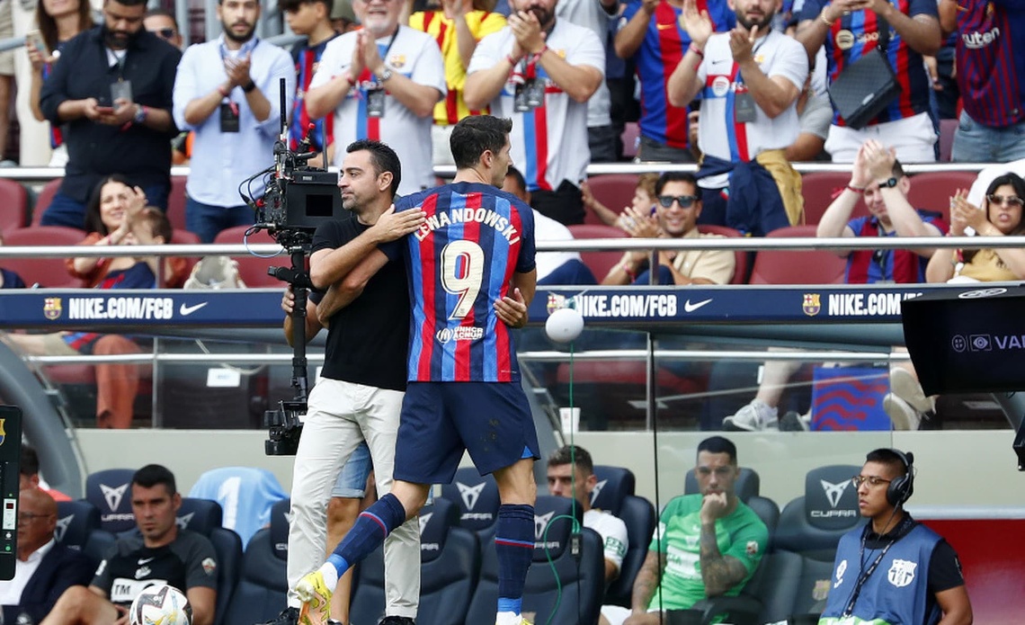 Robert Lewandowski strelil ďalšie dva góly a futbalisti FC Barcelona sa po hladkom víťazstve 3:0 nad Elche dostali priebežne na prvé ...