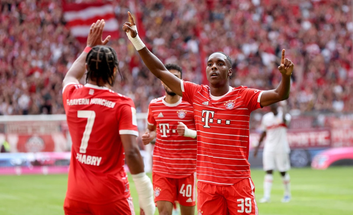 Futbalisti Bayernu Mníchov predĺžili svoju sériu remíz v Bundeslige na tri stretnutia. 