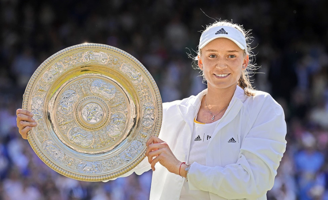 Na Slovensko nedopustí ani jedna! Finalistky ženskej dvojhry vo Wimbledone, Kazašku Jelena Rybakinová (23) a Tunisanku Ons Jabeurová ...