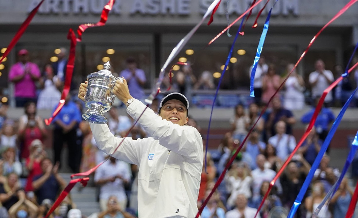 Poľská tenistka Iga Swiateková sa stala prvýkrát v kariére víťazkou ženskej dvojhry na US Open. Turnajová jednotka zdolala vo finále ...