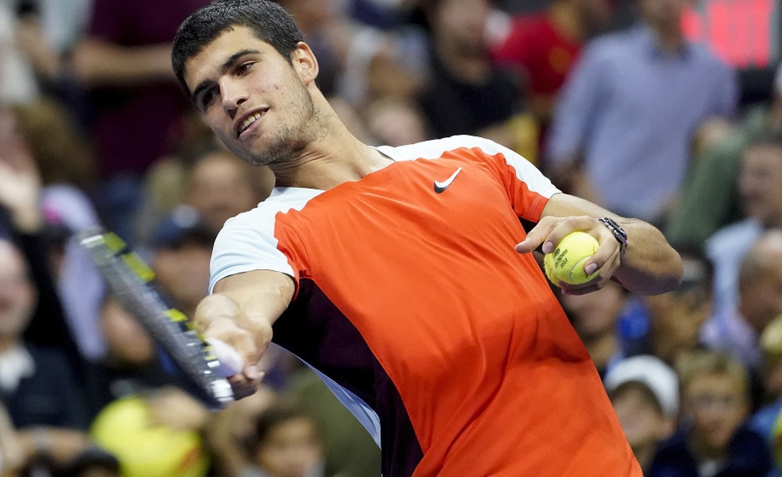 Španielsky tenista Carlos Alcaraz postúpil do finále grandslamového turnaja US Open. 