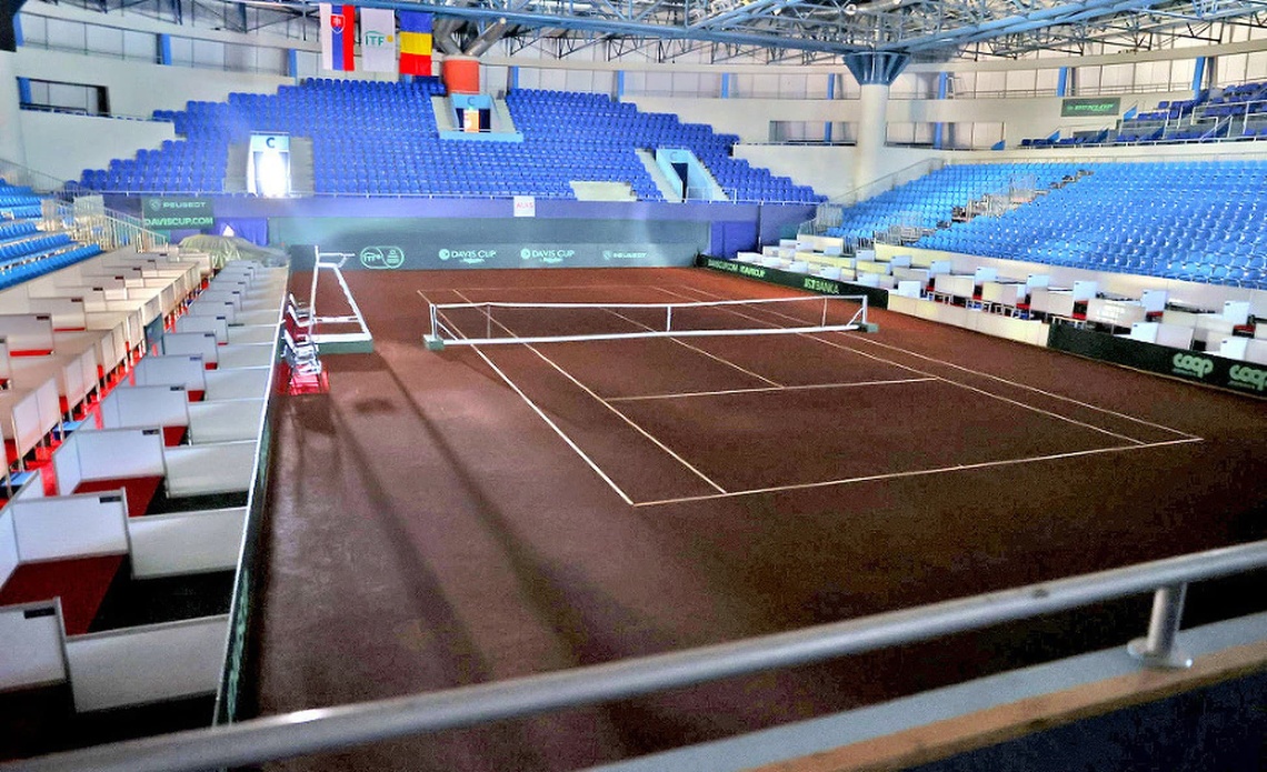 Slovenská tenisová dvojka Norbert Gombos a rumunská jednotka Nicholas David Ionel nastúpia v piatok o 17.00 h proti sebe v úvodnej dvojhre ...