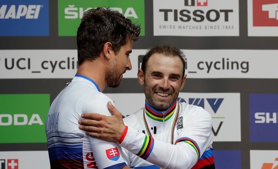 Španielsky cyklista Alejandro Valverde (42) po pretekoch Okolo Lombardie skončí v profesionálnej cyklistike. Informovala agentúra AFP.