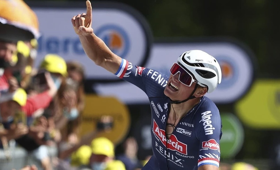 Holandského cyklistu Mathieua van der Poela (27) zadržali v predvečer nedeľňajších pretekov s hromadným štartom na MS v austrálskom Wollongongu. ...