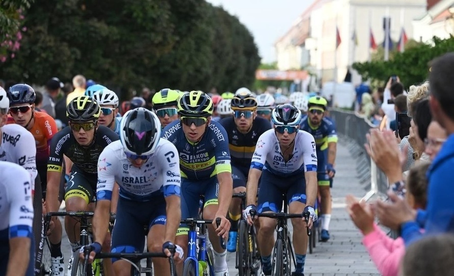 Írsky cyklista Archie Ryan vyhral 2. etapu 66. ročníku pretekov Okolo Slovenska. Jazdec tímu Jumbo-Visma triumfoval na 186,3 km dlhej ...