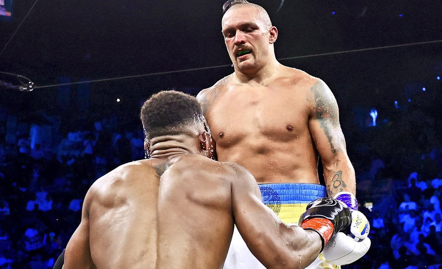 Mali šťastie, že nebol doma! Boxer ťažkej váhy Oleksandr Usyk (35) sa pár týždňov po veľkom triumfe nad hviezdnym britským boxerom Anthonym ...