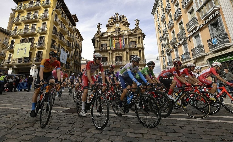 Víťazom 13. etapy 76. ročníka cyklistických pretekov Vuelta a Espaňa sa stal Francúz Florian Senechal (28) z Deceunincku-QuickStep. 