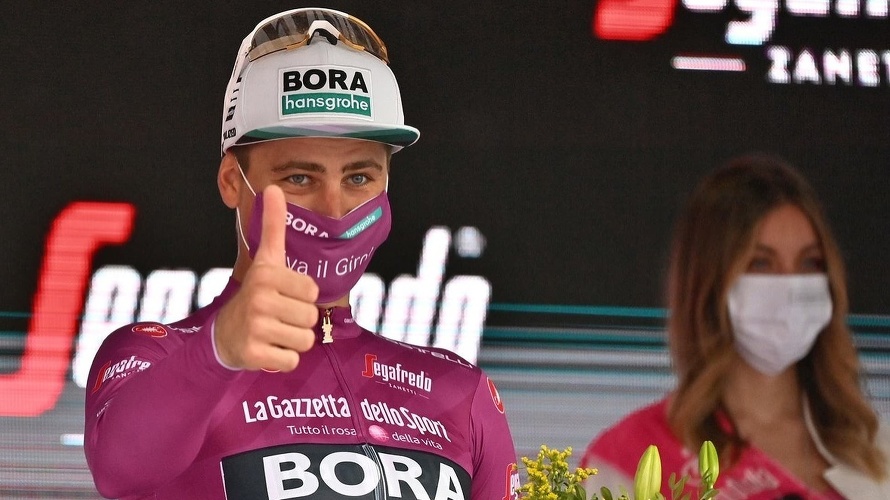 Slovenský cyklista Peter Sagan z tímu Bora-Hansgrohe sa premiérovo v kariére stal víťazom bodovacej súťaže na pretekoch Giro d'Italia. 