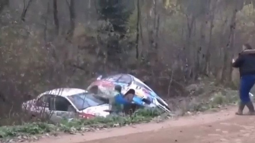 Vrakovisko za pár sekúnd! Ruská Rallye Pskov sa v priebehu necelej minúty zmenila na poriadny horor.