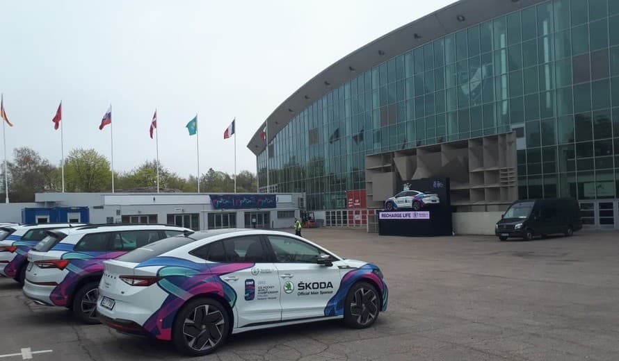 Nič nenasvedčovalo tomu, že štartuje hokejový šampionát! V okolí helsinskej arény Ice Hall, kde budú oddnes bojovať aj slovenskí hokejisti, ...