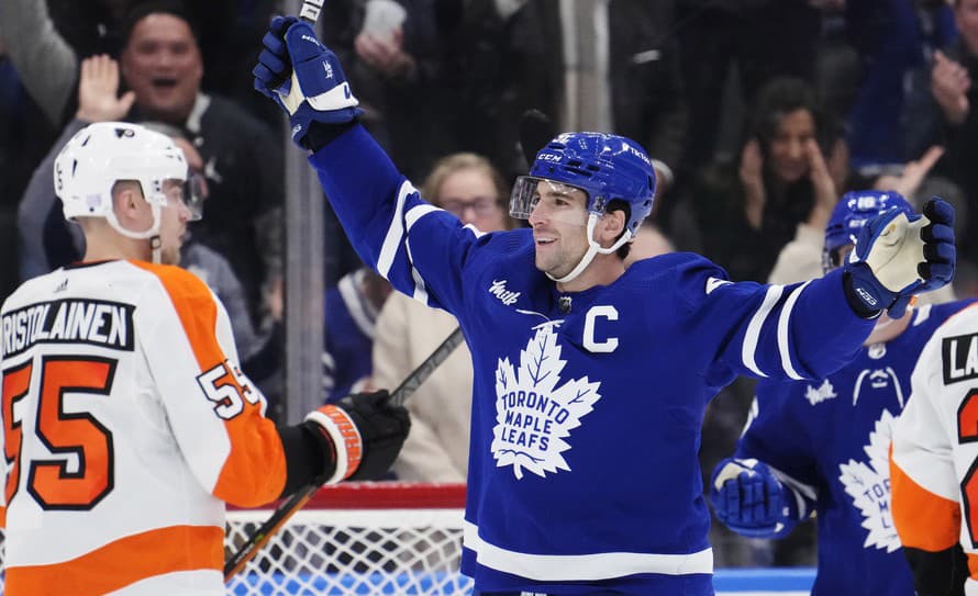 John Tavares zaznamenal svoj 11. hetrik v zámorskej NHL, pridal aj jednu asistenciu a výrazne tak prispel k triumfu hokejistov Toronta ...