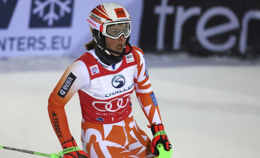 Slovenská lyžiarka Petra Vlhová obsadila v úvodnom slalome novej sezóny Svetového pohára 3. miesto.