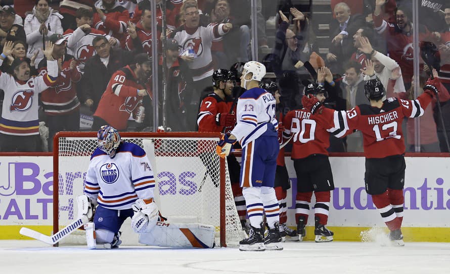 Slovenský hokejový útočník Tomáš Tatar (31) strelil štvrtý gól v prebiehajúcej sezóne NHL a jeho New Jersey natiahlo víťaznú sériu už ...