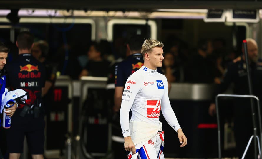 Nemecký pilot Nico Hülkenberg sa vracia do F1, v tíme Haas nahradí krajana Micka Schumachera.