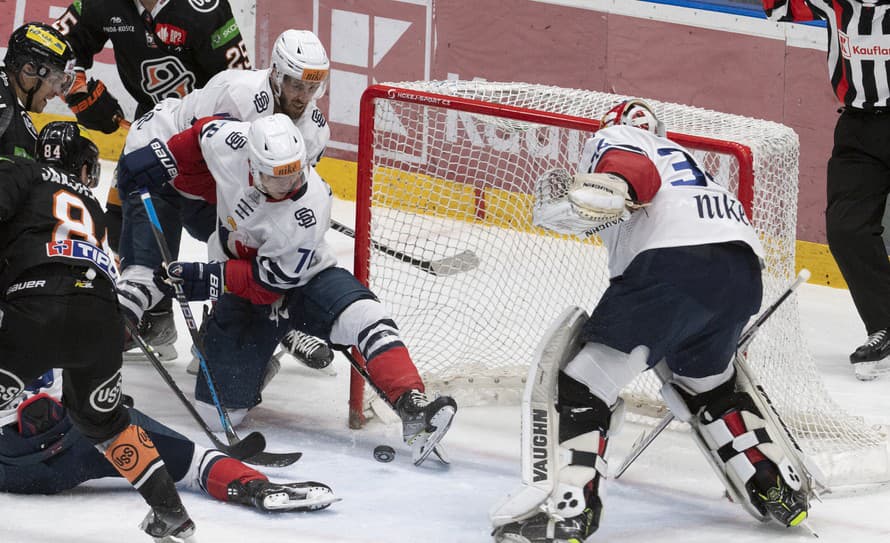 Hokejisti HC Košice dávajú od začiatku októbra zabudnúť na slabší úvod extraligovej sezóny a po zlepšených výsledkoch sa výrazne priblížili ...