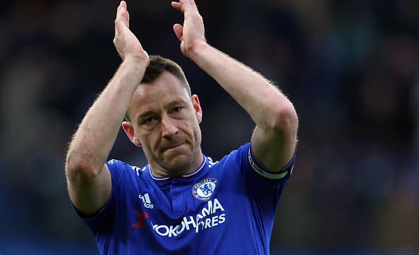 Bývalí spoluhráči z FC Chelsea, obrancovia Wayne Bridge a John Terry, sa na MS v Katare ubytovali v rovnakom hoteli.