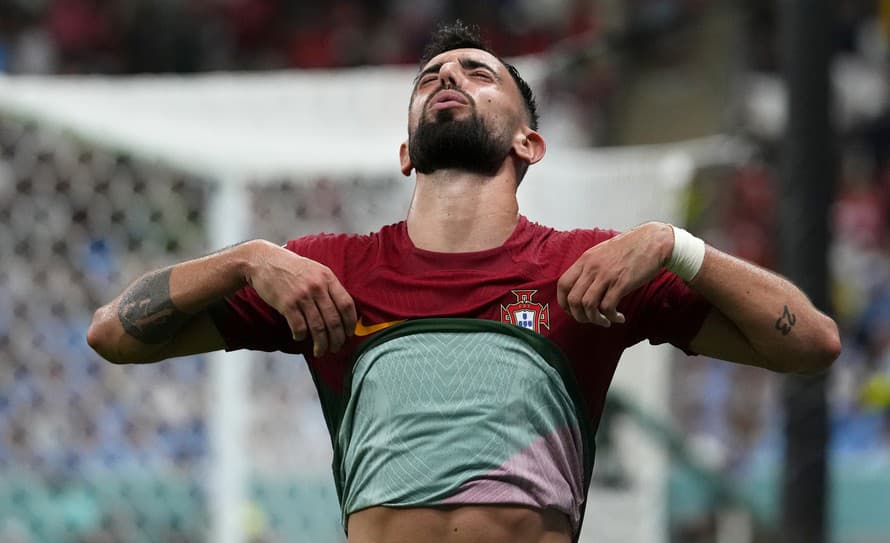 Futbalisti Portugalska zdolali v zápase H-skupiny MS v Katare Uruguaj 2:0 a po dvoch zápasoch dosiahli istotu postupu do osemfinále.