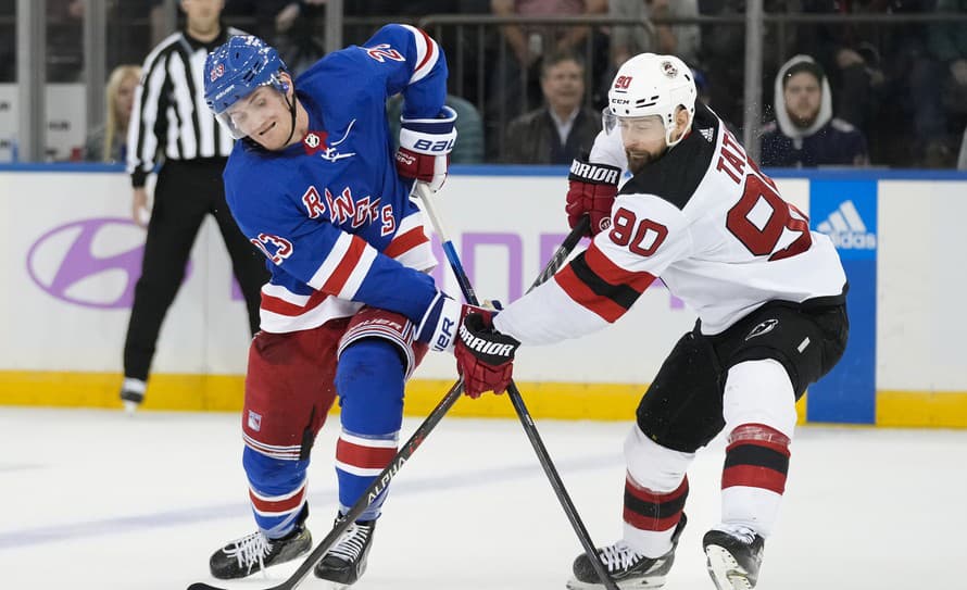 Slovenský hokejista Tomáš Tatar (31) prispel v noci na utorok v zámorskej NHL gólom a asistenciou k triumfu New Jersey na ľade New Yorku ...