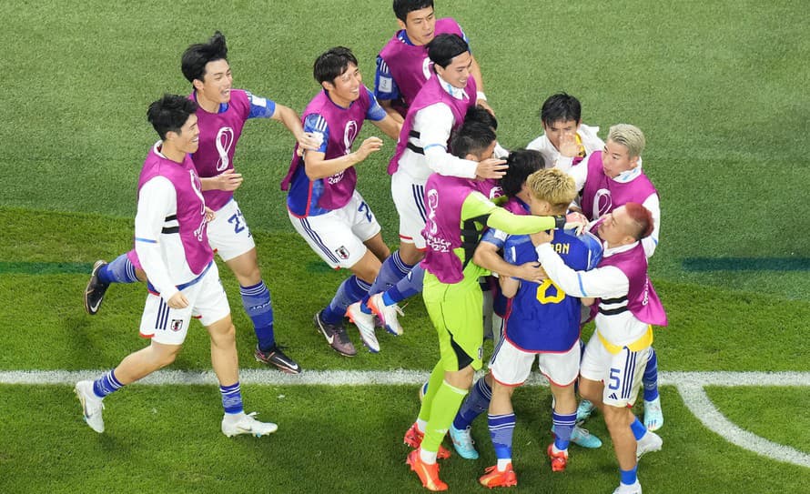 Japonskí futbalisti sa postarali o veľké prekvapenie štvrtkového programu MS v Katare, keď v zápase E-skupiny zdolali Španielsko 2:1. 