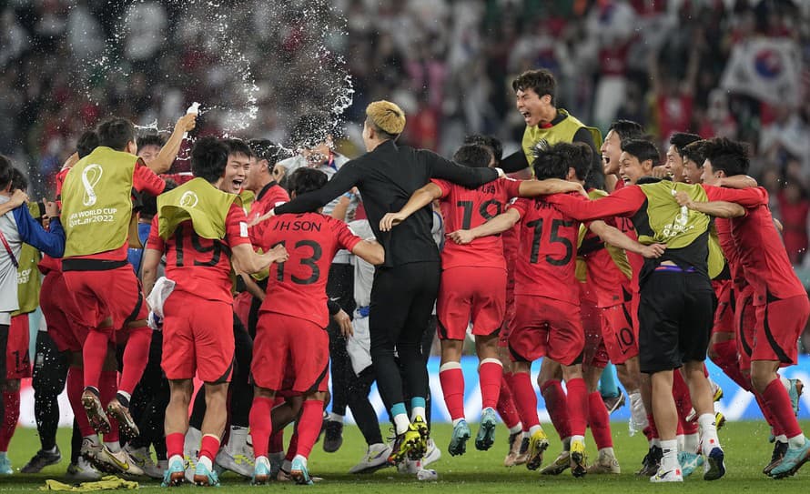 Futbalisti Kórejskej republiky zvíťazili v záverečnom stretnutí H-skupiny na MS v Katare nad Portugalskom 2:1. 