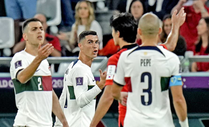 Kapitán portugalskej futbalovej reprezentácie Cristiano Ronaldo (37) poprel, že by pri striedaní počas stretnutia majstrovstiev sveta ...