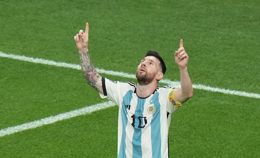 Má svoje tipy. Kapitán argentínskej futbalovej reprezentácie Lionel Messi (35) prezradil, koho okrem svojho tímu favorizuje na zisk majstrovského ...