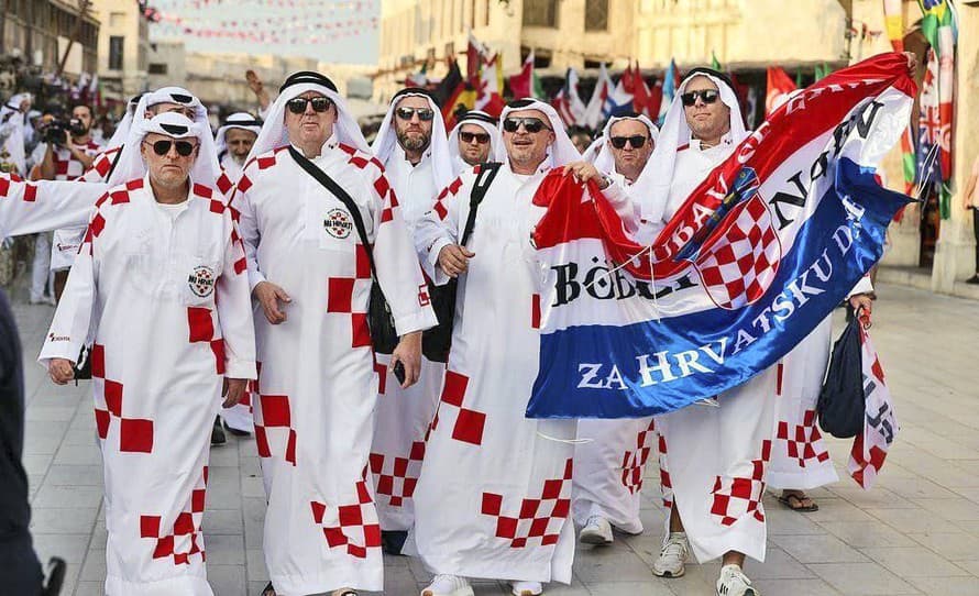 Medzinárodná futbalová federácia (FIFA) udelila pokuty chorvátskemu a srbskému zväzu za nenávistné politické prejavy počas zápasov na ...