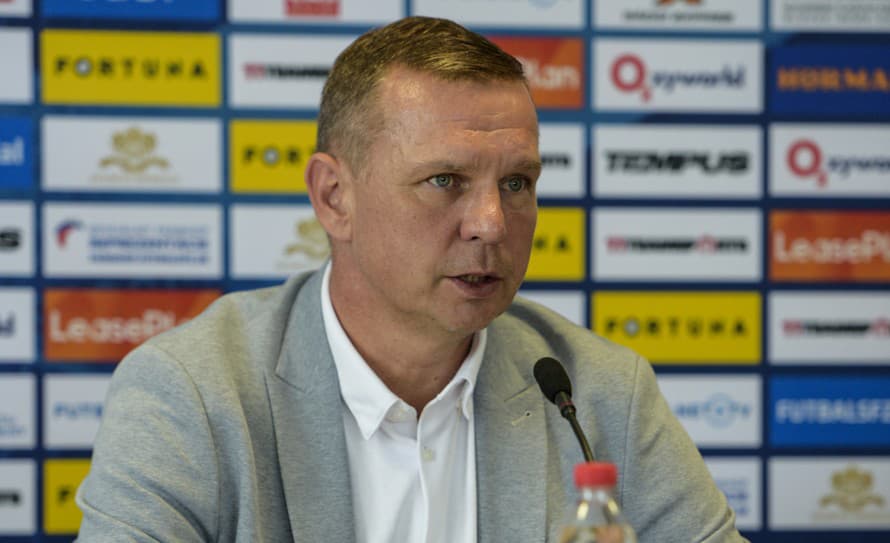 Slovenskú futbalovú reprezentáciu do 21 rokov naďalej povedie tréner Jaroslav Kentoš. 
