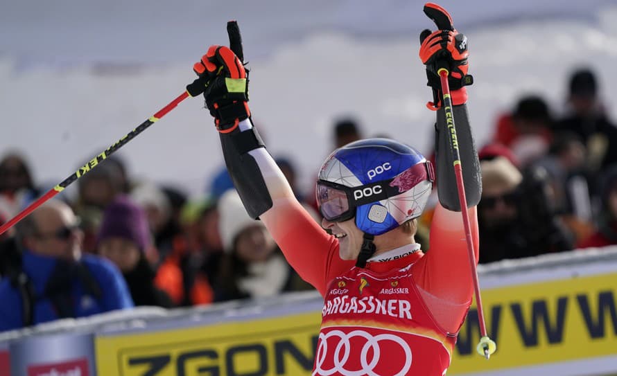 Švajčiarsky lyžiar Marco Odermatt suverénne zvíťazil v sobotnom obrovskom slalome Svetového pohára. 