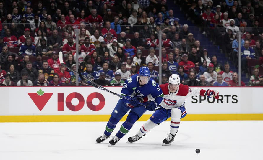 Ďalší bod do štatistík! Slovenskí hokejoví útočníci Juraj Slafkovský (18) a Adam Ružička (23) si v noci na štvrtok pripísali v NHL asistencie. ...