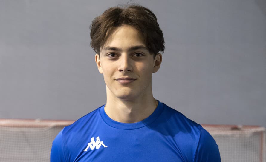 Slovenský hokejový útočník Dalibor Dvorský stále patrí medzi kandidátov na umiestnenie v prvej desiatke budúcoročného draftu nováčikov ...