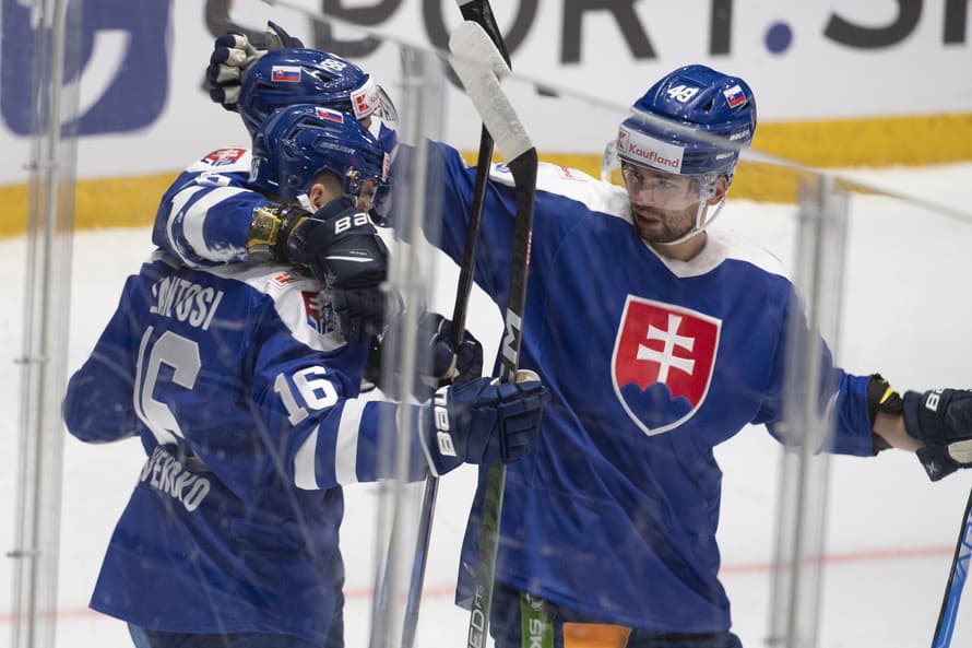 Slovenskí hokejoví reprezentanti triumfovali vo štvrtok v úvodnom zápase na domácom Vianočnom Kaufland Cupe nad Nórskom 6:0. 