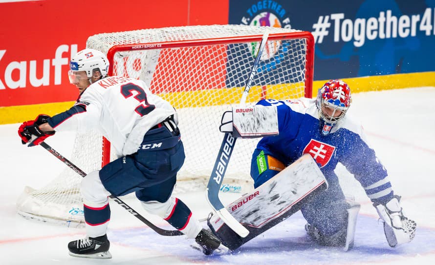 Slovenský hokejový brankár Samuel Hlavaj (21) zaznamenal vo svojom prvom zápase v reprezentačnom A-tíme čisté konto. Vo štvrtkovom úvodnom ...