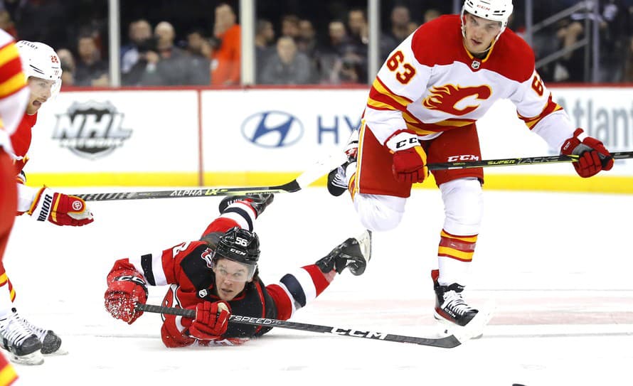 Hokejisti Calgary Flames zvíťazili v nočnom zápase zámorskej NHL na ľade San Jose Sharks 5:2 a ukončili sériu piatich prehier.
