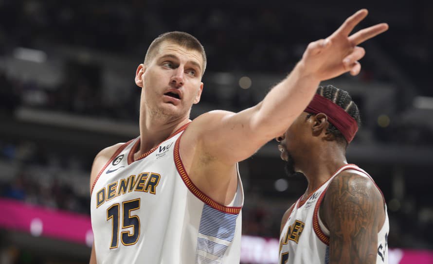 Basketbalisti Denveru Nuggets zdolali v noci na pondelok v zámorskej NBA Charlotte Hornets 119:115. Domácich potiahol k víťazstvu Nikola ...