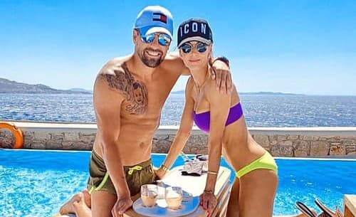 Jeden bez druhého neurobili ani krok. Bývalý český futbalista Milan Baroš (41) by svojej krásnej manželke Tereze (36) zniesol aj modré ...