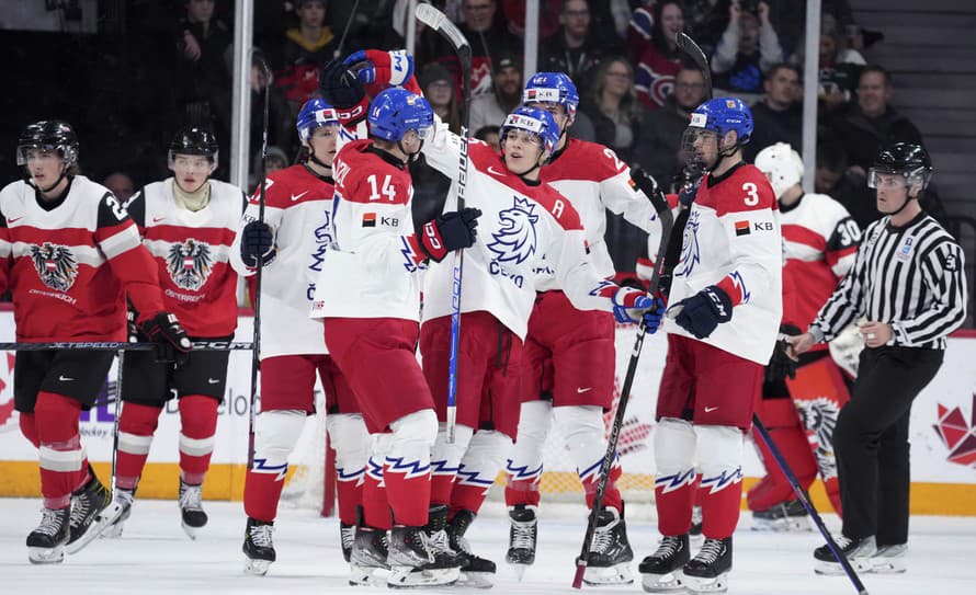 Hokejisti Česka zvíťazili v zápase MS do 20 rokov v Kanade nad Rakúskom jednoznačne 9:0 a s dvoma výhrami sú na čele A-skupiny o skóre ...